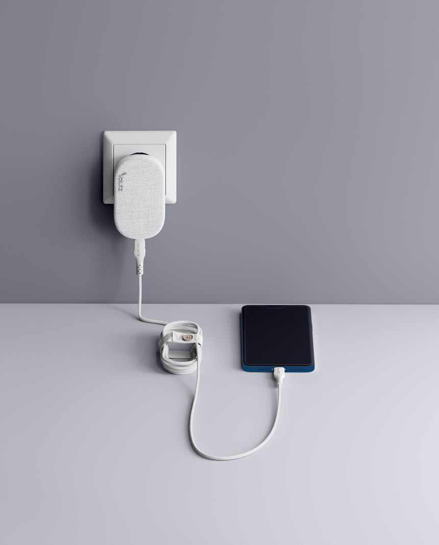 Quantum I 20W Ultra-slim Travel Charger USB-C Snow-white with Lightning to USB-C Cable - Volutz